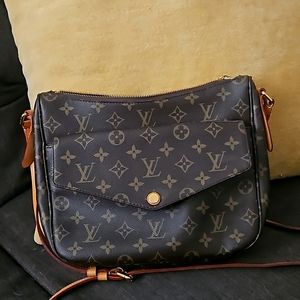 LOUIS VUITTONMonogram Canvas Mabillon Shoulder Crossbody Bag